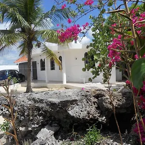 guesthouse-villa-la-isla.comcaribbean.com/